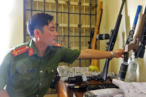 Công an huyện Đơn Dương thu giữ nhiều vũ khí, công cụ hỗ trợ các loại