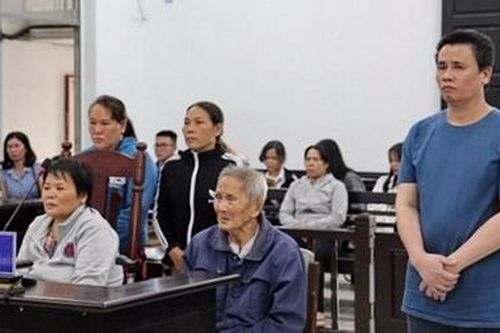 Năm người cùng nhà đều phạm tội lừa đảo