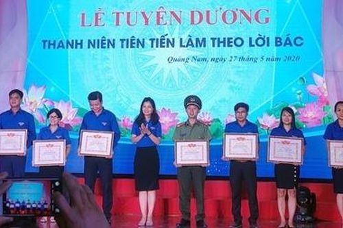 Trao tặng Bằng khen cho Đoàn Thanh niên Công an Quảng Nam