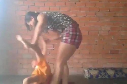 Xác minh clip người phụ nữ bóp cổ, đánh đập bé trai ở Bình Dương