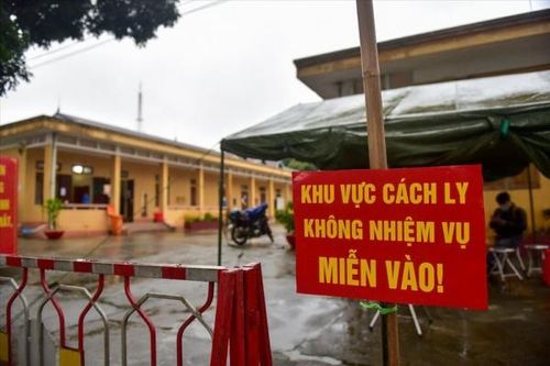Ấm tình người những ngày cách ly...