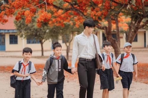 Chàng vận động viên trong bộ ảnh làm 'thầy giáo' gây sốt cộng đồng mạng