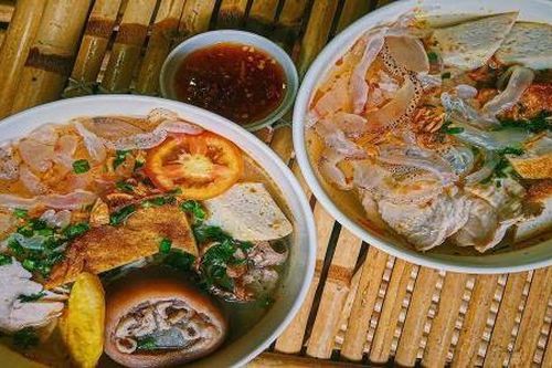 Giờ ăn đến rồi: Bún cá Nha Trang loại đặc biệt hay Tokbokki thơm ngon vô đối?