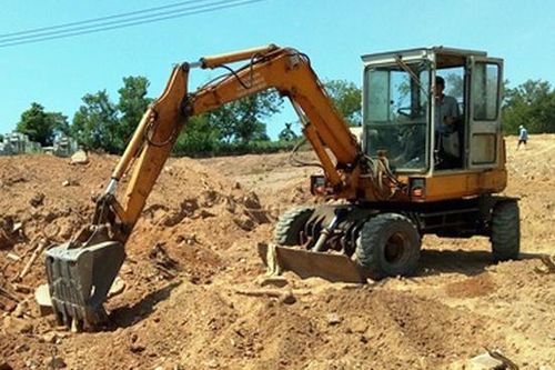 Phá huyệt mộ của dân, phó chủ tịch xã vi phạm gì?