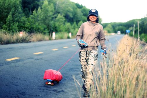 Cô gái Trà Vinh bỏ việc, đi bộ gần 2.500 km dọc Việt Nam trong 51 ngày