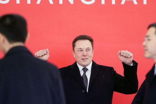 Elon Musk nhận khoản thưởng đầu tiên hơn 700 triệu USD từ Tesla