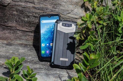 Điện thoại chống nước sở hữu pin bền 7 ngày