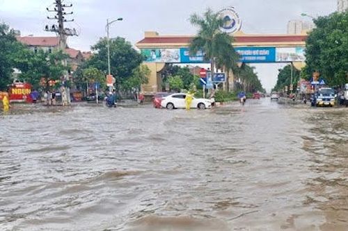 Vì sao đường gom, hầm chui Đại lộ Thăng Long thường xuyên ngập úng?