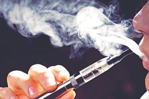 Nguy cơ lây nhiễm Covid-19 từ hút thuốc lá điện tử