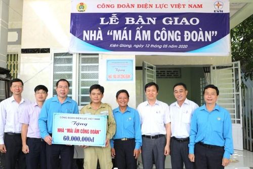 Tháng Công nhân của ngành điện: Mỗi hoạt động là một ngày hội