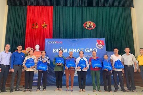 MobiFone trao 1.200 phần quà cho hộ nghèo Hải Phòng