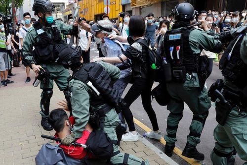 Mỹ, Trung khẩu chiến về Hong Kong