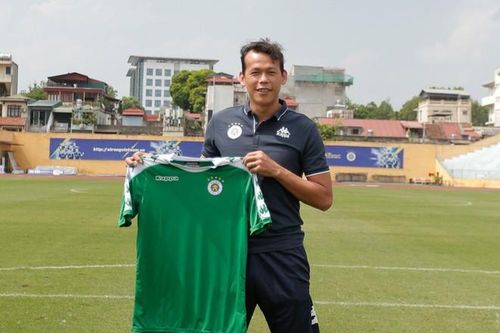Vì sao đội bóng bầu Hiển được tuyển mộ Tấn Trường dù V-League hết hạn đăng ký?