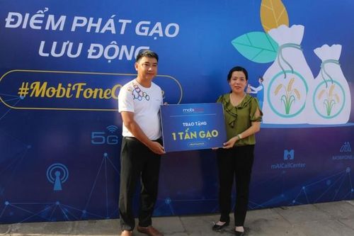 MobiFone Cần Thơ trao tặng 3 tấn gạo cho người dân bị ảnh hưởng COVID-19