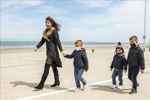 Pháp bước vào giai đoạn 2 nới lỏng giãn cách xã hội