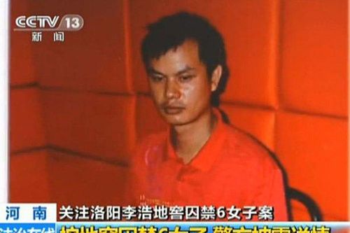 Những vụ án hiếp dâm chấn động thế giới: Vợ sốc khi biết chồng biến 6 phụ nữ thành nô lệ tình dục dưới hầm bí mật (kỳ 7)