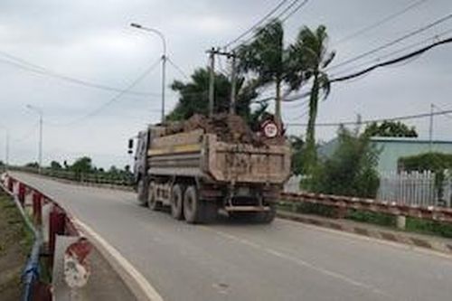 TP.HCM: Xử nghiêm các ô tô quá tải, dồn hàng, sang tải