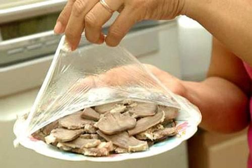 Sai lầm khi dùng màng bọc thực phẩm dễ gây hại cho cả nhà