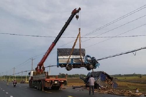Bà Rịa Vũng Tàu: Tai nạn giữa hai xe tải, một người tử vong