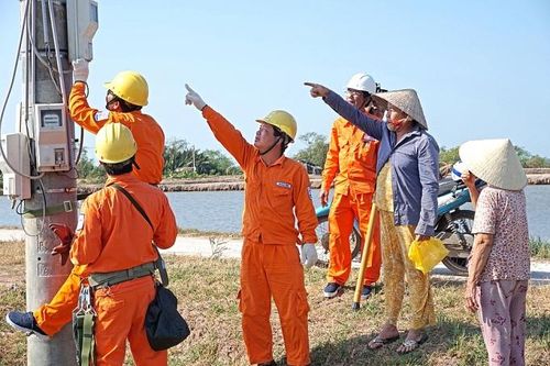 Khấm khá hơn nhờ điện lưới quốc gia