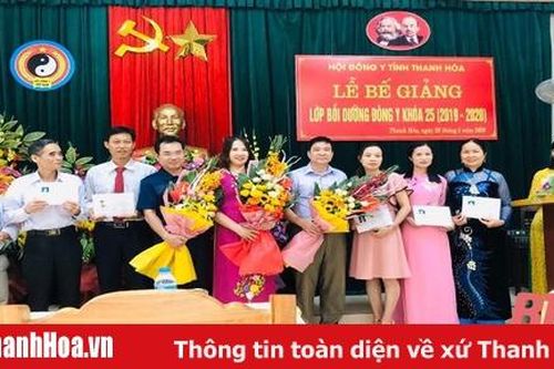 Bế giảng lớp bồi dưỡng đông y khóa 25