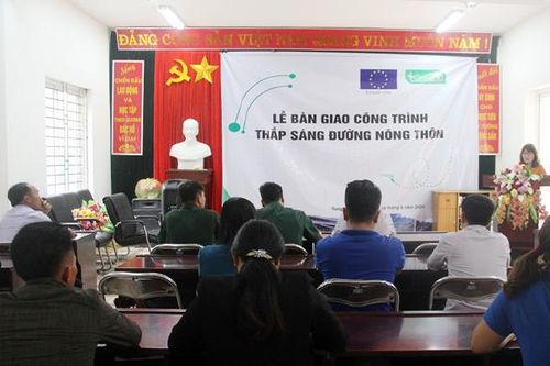 Khánh thành công trình thắp sáng đường nông thôn ở xã Tung Chung Phố