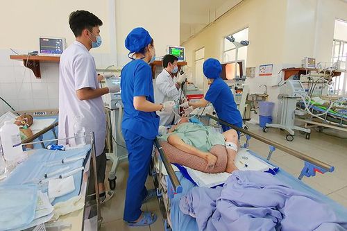 Học tập và làm theo lời Bác ''lương y như từ mẫu''