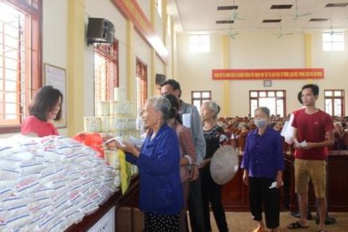 Hội Chữ thập đỏ tỉnh Ninh Bình tổ chức phiên 'Chợ nhân đạo' 2020