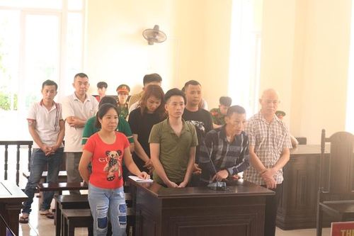 13 bị cáo trong vụ án đánh bạc bị đưa ra xét xử