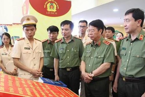 Bộ Công an trao giải cuộc thi viết 'Tìm hiểu Luật An ninh mạng'