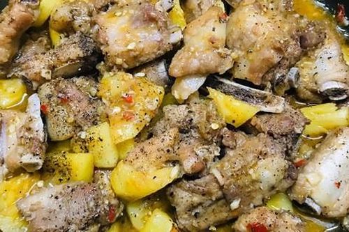 Sườn kho cùng thứ quả đang chín rộ này, vị ngấm chua, ngọt, mềm thơm, đảm bảo ngon 'nhức nách'
