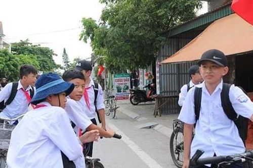 Hải Phòng: Hàng loạt học sinh hoảng hồn bỏ chạy vì bị người đàn bà lạ mặt tấn công