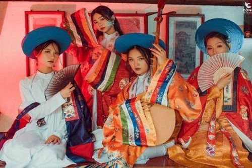Trầm trồ trước vẻ đẹp của cổ phục Việt Nam trong bộ ảnh kỷ yếu của teen 12 Nam Định