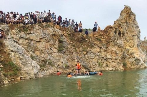 Tìm thấy thi thể nam sinh 16 tuổi đuối nước khi tắm hồ Lèn Chùa