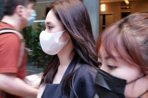 Chung Hân Đồng khó chịu khi bị hỏi về chồng cũ