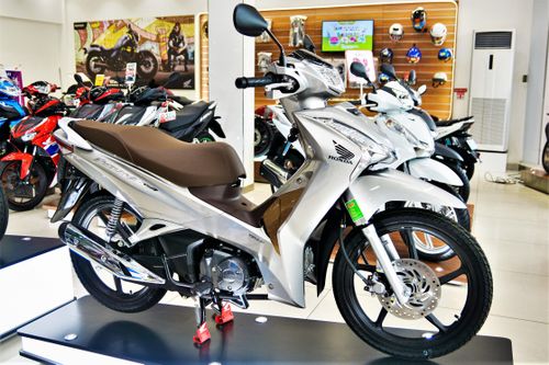 Honda Future FI 2020 về đại lý - loại bỏ công tắc đèn, thêm màu mới