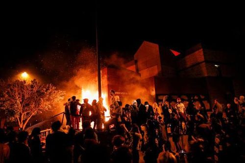 Mỹ: Biểu tình 'Tôi không thể thở được' biến thành bạo động, một thanh niên bị bắn chết
