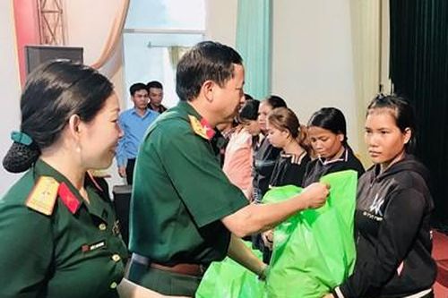 Hỗ trợ công nhân, người lao động vùng biên giới vượt qua khó khăn