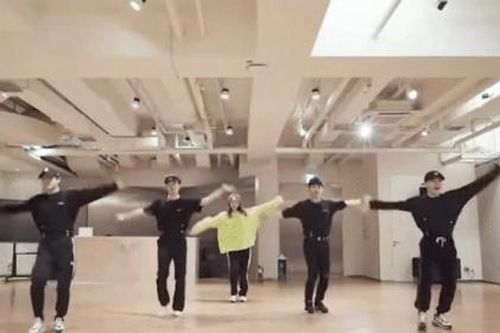 Yoona chơi lớn cover bản hit của loạt boygroup