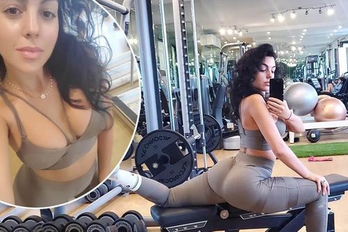 Bạn gái Cristiano Ronaldo khoe dáng 'bốc lửa' trong phòng tập