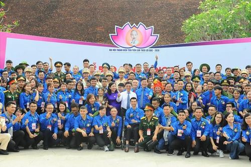 Toàn cảnh Lễ báo công dâng Bác và trao huy hiệu Thanh niên tiên tiến làm theo lời Bác