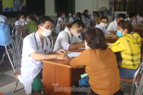 Khám phát thuốc miễn phí cho 500 công nhân, người lao động