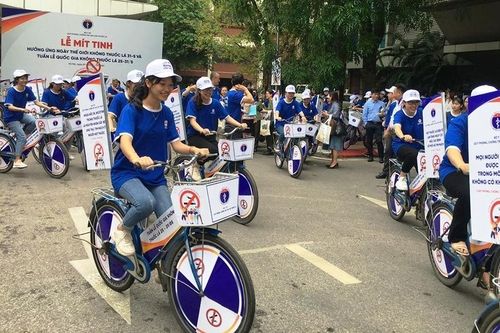 Bảo vệ thanh, thiếu niên khỏi tác động của việc quảng cáo và sử dụng thuốc lá