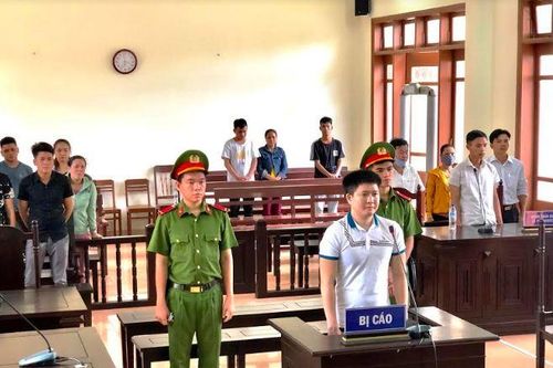 Mâu thuẫn vì rẫy keo, bảo con trai rủ bạn đến để 'dằn mặt' hàng xóm
