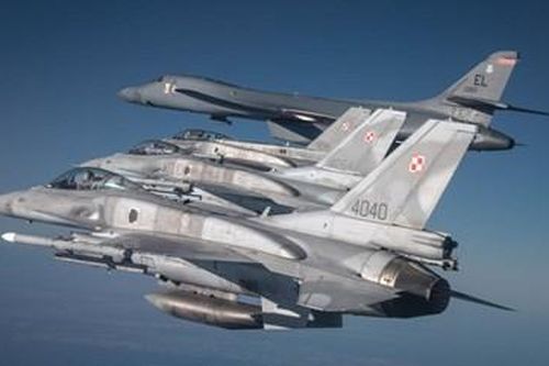 Mỹ và NATO dằn mặt Nga khi đưa đội hình không chiến 'khủng' tương tác trên khu vực Biển Đen