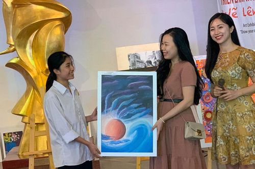 Triển lãm và đấu giá nghệ thuật 'Vẽ lên cổ tích'