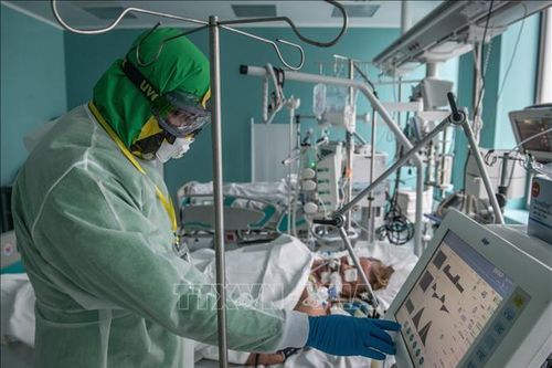 Dịch COVID-19: LB Nga ghi nhận thêm gần 9.000 người nhiễm mới