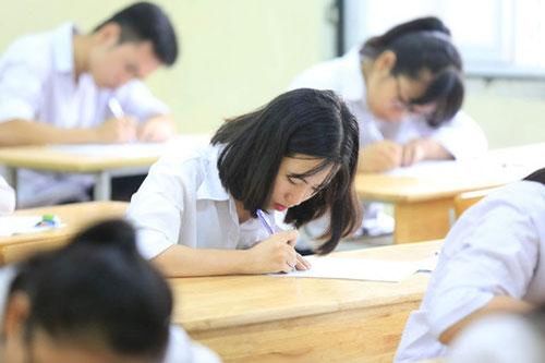 Học sinh lớp 12 tại Hà Nội bắt đầu làm bài khảo sát chất lượng