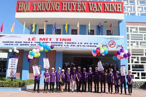 Vạn Ninh: Mít tinh hưởng ứng Ngày Thế giới không thuốc lá