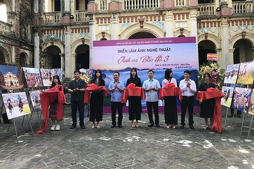 Hơn 100 tác phẩm trưng bày tại Triển lãm ảnh nghệ thuật 'Tình ca Bắc Hà' lần thứ 3